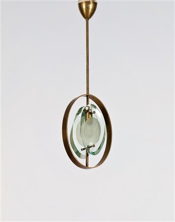 INGRAND MAX (1908 - 1969) Lampada a sospensione in ottone e cristallo molato,...
