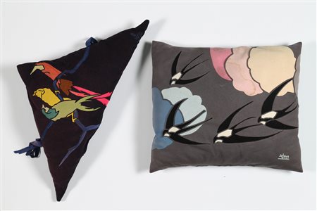 WENTER MARINI GIORGIO Coppia cuscini in panno con decori figurativi, anni 20....