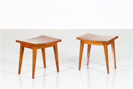 PONTI GIO' (1891 - 1979) Attrib. Coppia di panchetti in legno, anni 50. -. Cm...