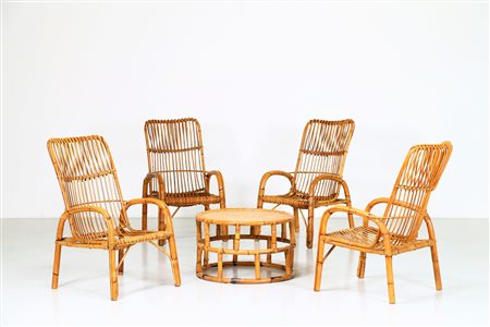 MANIFATTURA ITALIANA Quattro poltrone e un tavolino in vimini, anni 60. -. Cm...