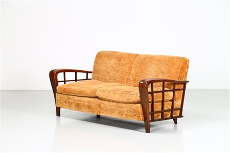 TEMPESTINI MAURIZIO (1908 - 1960) Divano in legno di noce e tessuto, anni...