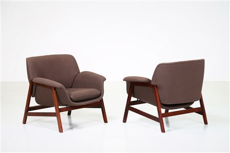 FRATTINI GIANFRANCO (1926 - 2004) Coppia di poltone in legno e tessuto, mod....