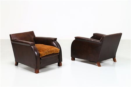 VITTORIO BEGA & FIGLI Coppia di poltrone in legno, pelle e cuscini in...