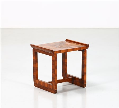 PONTI GIO' (1891 - 1979) Attrib. Tavolino in noce per Domus Nova, anni 40. -....
