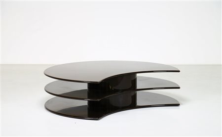 MANIFATTURA ITALIANA Tavolino girevole in legno laccato, . -. Cm 150,00 x...