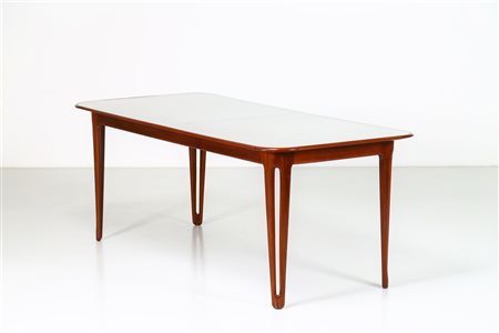 MANIFATTURA ITALIANA Tavolo in mogano con piano in cristallo anni 50. . Cm...