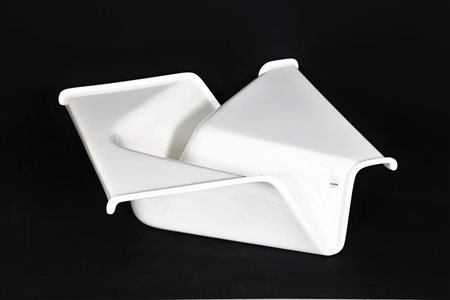 CESARE LEONARDI & FRANCA STAGI Tavolino in vetroresina, mod Kappa per Fiarm...