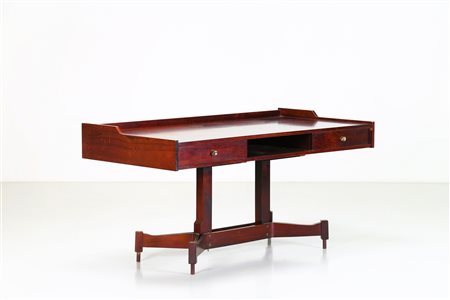 SALOCCHI CLAUDIO (1934 - 2009) Scrivania in legno di palissandro e ottone,...