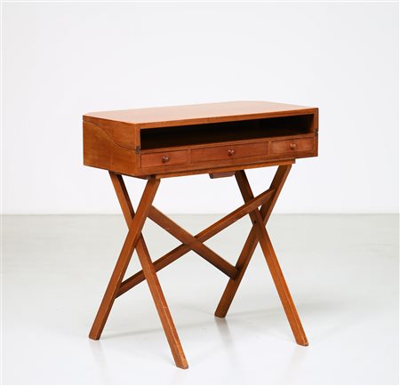 FRATTINI GIANFRANCO (1926 - 2004) Scrittoio in teak e cuoio, per Cantieri...