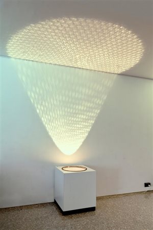 ALBERTO BIASI (1937-) Proiezione di luci e ombra 1961/2001lampada, latta...
