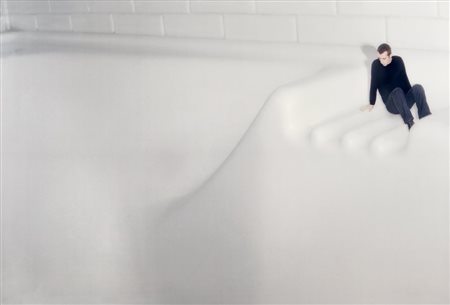 LORIS CECCHINI (1969-) Pause in background 1997stampa lambda, silicone e...