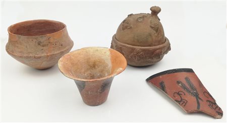 TRE VASI E UN FRAMMENTO DATAZIONE V-IV MILLENNIO A.C. E III SEC. D. C....