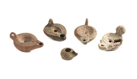 CINQUE LUCERNE FITTILI DATAZIONE: II-III sec. d. C. MATERIA E TECNICA:...