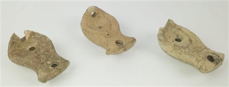 TRE LUCERNE DATAZIONE II-III SEC. D. C. Tre piccole lucerne monolicni in...