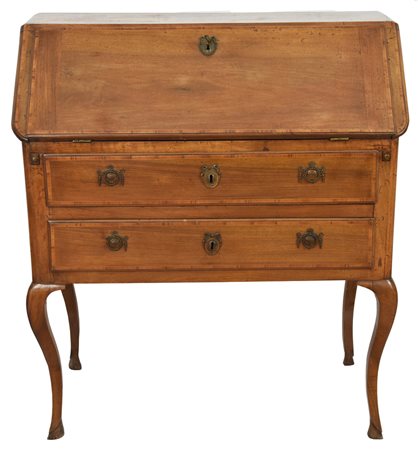 Piccolo cassettone a ribalta in noce con intarsi con gambe zoomorfe cm...