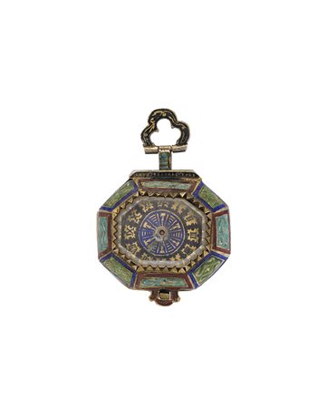 ANONIMOOrologio da tasca da donna in argento a forma di bauletto decorato con...