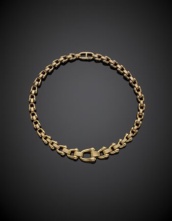 Collier in oro giallo rossastro a staffe scalate, g 108,57, lungh. cm 41,5...