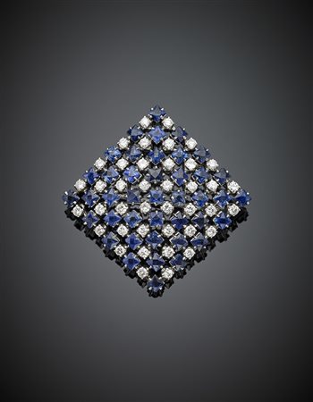 Spilla quadrata in oro bianco con diamanti per complessivi ct. 0,50 circae...