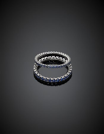 *DI GREGORIOLotto di due fedine eternity in oro bianco e zaffiri per...