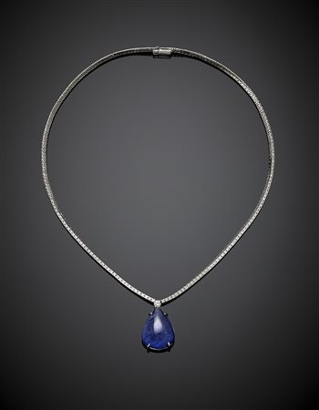 *DI GREGORIOCollier in oro bianco e diamanti, al centro pendente una...