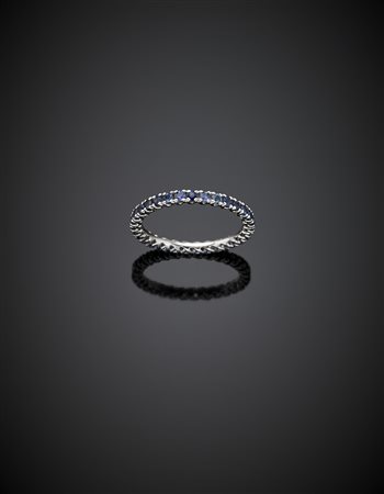 *DI GREGORIOFedina eternity in oro bianco e zaffiri, g 1,81 misura 14/54....