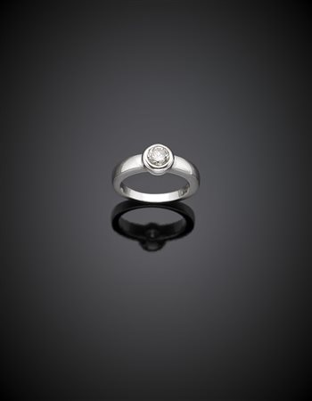 Anello in oro bianco con diamante solitario di ct. 0,50 circa, g 5,48 misura...