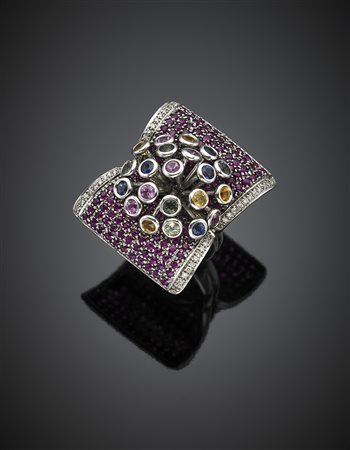 Anello in oro bianco e corindoni multicolor a guisa di libro aperto, diamanti...