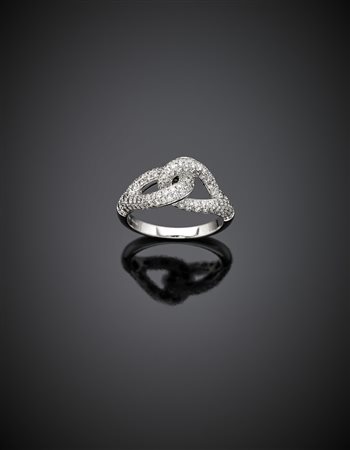 *DI GREGORIOAnello in oro bianco e diamanti a pavè a guisa di nodo, per...