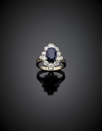 Anello in oro bianco e giallo, diamanti per complessivi ct. 1 circa rotondi e...