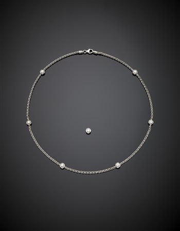 Catena in oro bianco con sette diamanti rotondi per complessivi ct. 1,40...