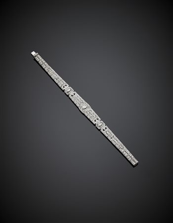 Bracciale a moduli articolati in oro bianco, diamanti rotondi e a marquise, g...