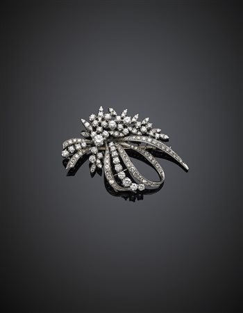 Broche in oro bianco con diamanti rotondi per complessivi ct. 1,40 circaa...