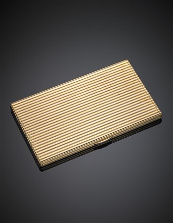 Portasigarette godronato in oro giallo e rosso con chiusura rifinita in...