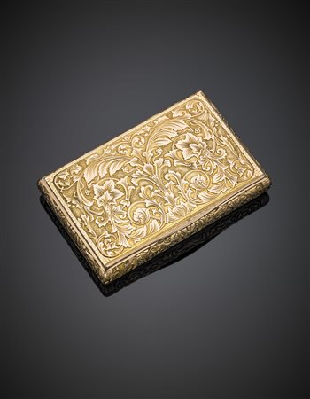 Snuff-box in oro giallo e rosso con disegno in rilievo, cm 8,4x5,5x1,4, g...