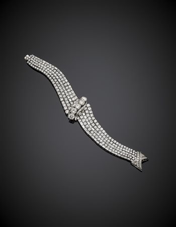 Bracciale a fascia in oro bianco con 5 file di diamanti rotondi e a baguette...
