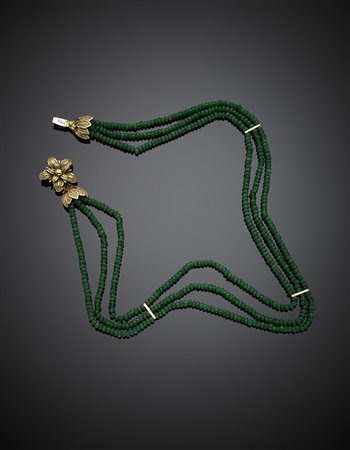 Collana a tre fili di boules sfaccettate di berilli verdi, rifinita con...