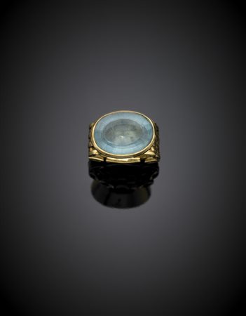 Anello a maglia oro giallo con topazio azzurro ovale di ct. 8 circa, g 11,22...