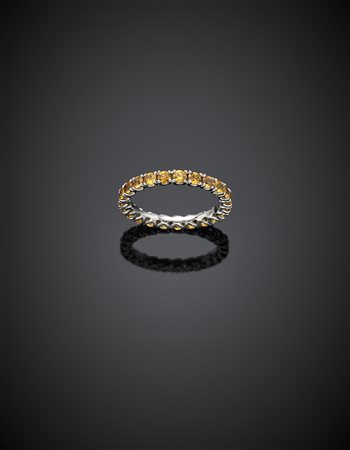 *DI GREGORIOFedina eternity in oro bianco e zaffiri gialli, g 2,16 misura...