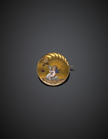 Spilla in oro giallo con putto in smalti policromi, g 7,61, diam. cm...