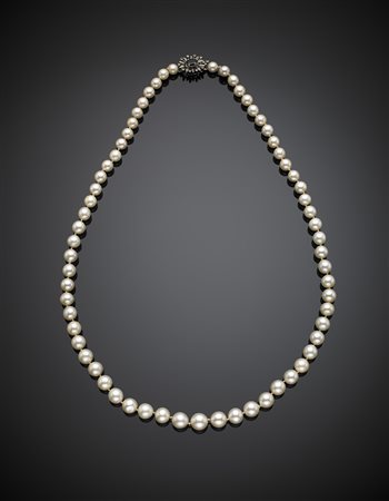 Collana a scalare perle coltivate con chiusura in oro bianco zaffiro e...