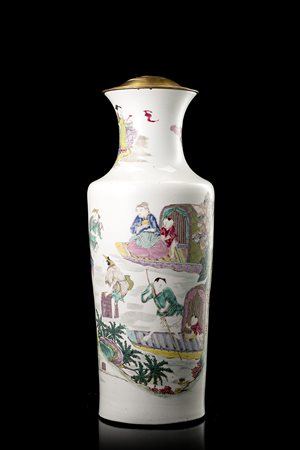 Vaso in porcellana Famiglia Rosa montato a lampada, decorato con figure...