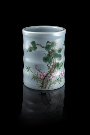 Porta pennelli cilindrico con decoro floreale policromo su fondo...