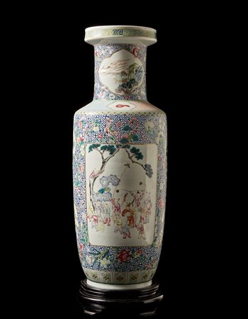 Vaso rouleau in porcellana Famiglia Rosa raffigurante pannelli con bambini e...