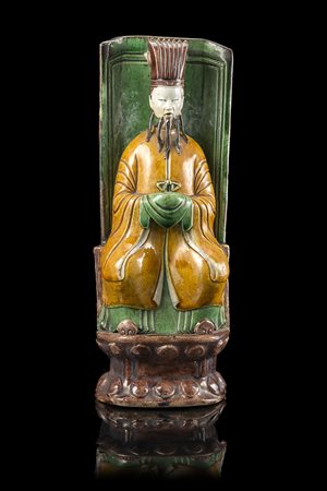 Dignitario in biscuit a smalti "sancai" (restauri)Cina, secolo XVIII(h. 26...