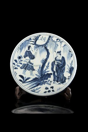 Placca rotonda in porcellana bianca e blu decorata con funzionario e...