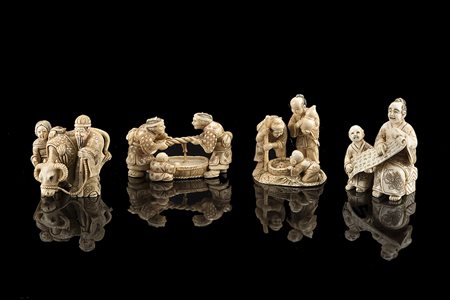 Quattro netsuke in avorio, con firmeGiappone, periodo Meiji...