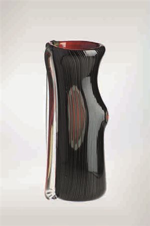 Toni Zuccheri Vaso della serie “Tronchi” in vetro a canne nei toni del rosso,...