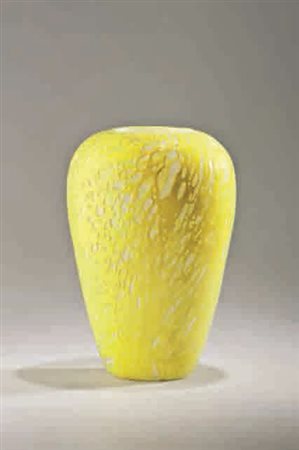 Toots Zynsky Vaso della serie “Folto” in vetro lattimo con fitte applicazioni...