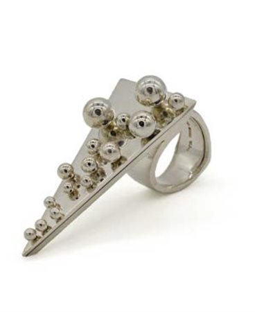 POL BURY La Louvière 1922 – Paris 2005 ANELLO IN ARGENTO a forma triangolare...