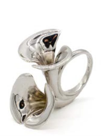 ARMAN Nizza 1928 – New York 2005 ANELLO “TROMBE” in argento, eseguito su...